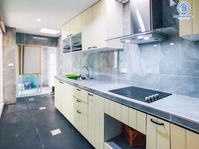 *****ทาวน์เฮ้าส์มือสองย่านกรุงเทพฯ ม.อินดี้ ศรีนครินทร์-ร่มเกล้า หลังมุม! จัดสรรคได้ทุกความสุข บนเนื้อที่มากสุดถึงเกือบ 35 ตร.ว. ฟังก์ชัน 3 ห้องนอน 3 ห้องน้ำ 2 ที่จอดรถ เป็นส่วนตัว วิวเปิดโล่ง บนทำเลใกล้สนามบินสุวรรณภูมิ, รถไฟฟ้าสายแอร์พอร์ตเรลลิงก์ "สถานีลาดกระบัง" และทางด่วน "มอเตอร์เวย์"